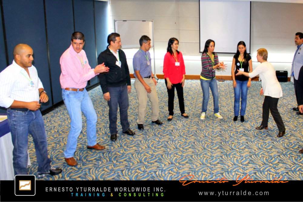 Talleres de cuerdas bajas orientados al liderazgo, la confianza y la construcción de equipos sólidos