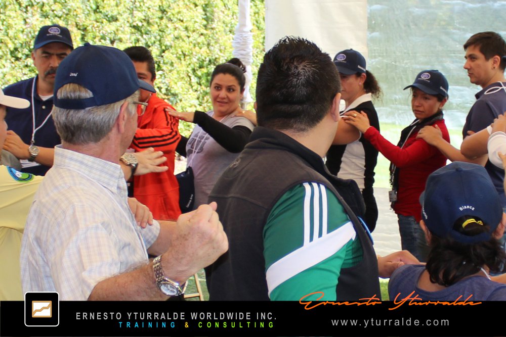 Actividades corporativas que impulsan la confianza, colaboración y sinergia entre colaboradores