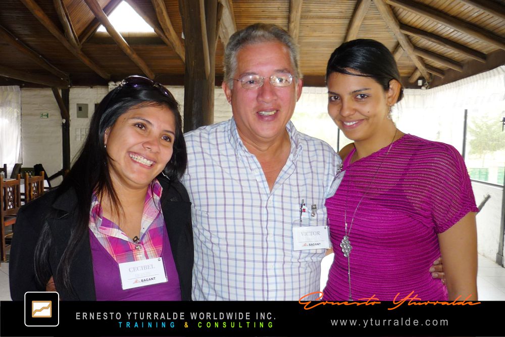 Talleres de Team Building en Lima - Perú con cuerdas bajas para confianza y cohesión