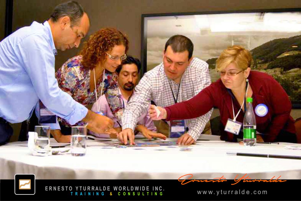 Retos de liderazgo en Team Building Perú con dinámicas experienciales, más allá de las Gymkhanas
