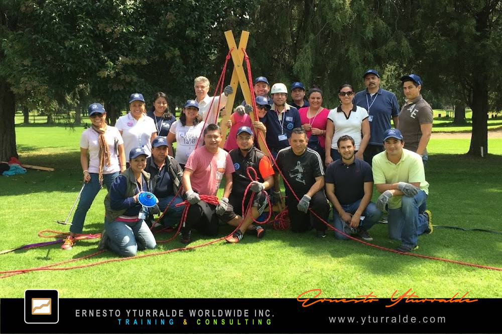 Ejercicios de cuerdas bajas en Perú para generar cohesión en equipos empresariales