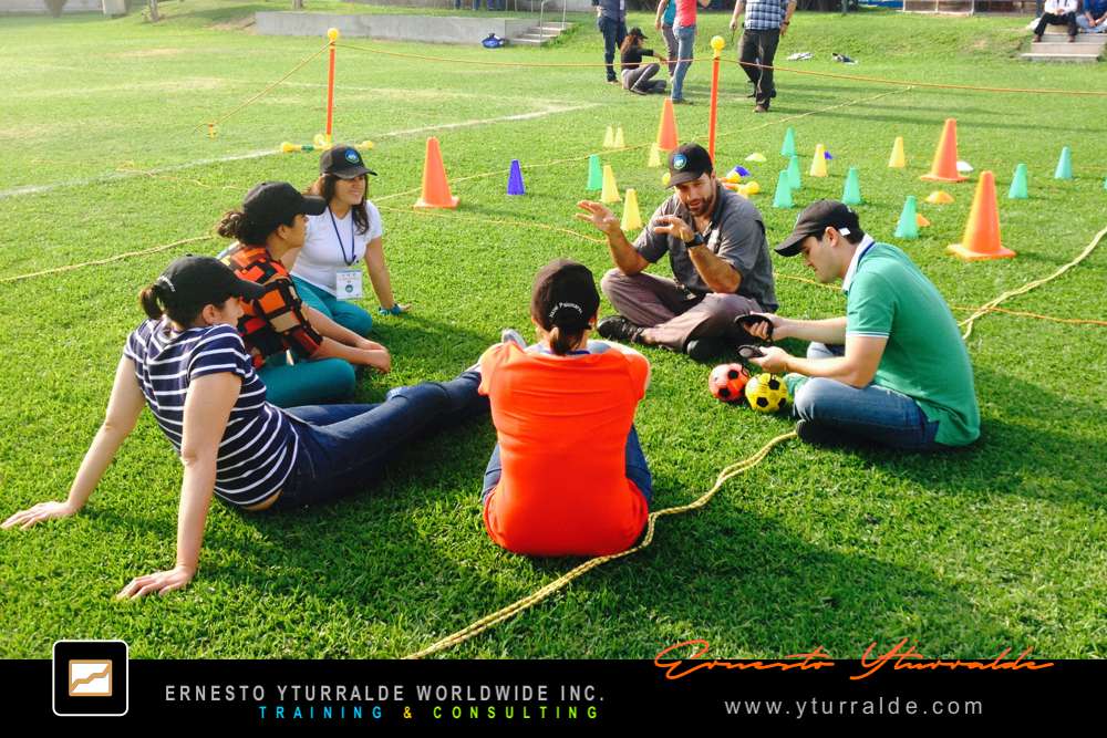 Team Building Perú | Taller vivencial de cuerdas bajas para fortalecer equipos